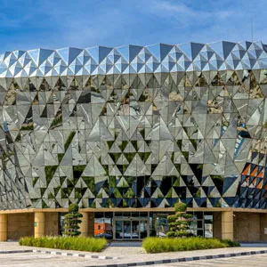 Bascom Palmer Eye Institute Abu Dhabi provides advanced diagnostic services and surgical care to first patients in Abu Dhabi