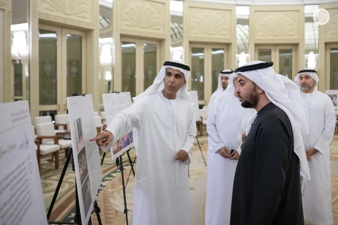 Hamdan bin Zayed receives delegation from Abu Dhabi Heritage Authority and reviews projects, programmes, and plans