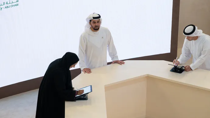 بحضور حمدان بن زايد.. هيئة البيئة – أبوظبي توقّع اتفاقية تعاون مع أكاديمية أبوظبي للطبيعة لتعزيز جهود حماية "شبكة زايد للمحميات الطبيعية"