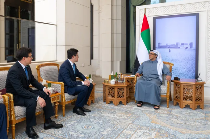 UAE President receives written message from President of Kazakhstan, conveyed through Mansour bin Zayed