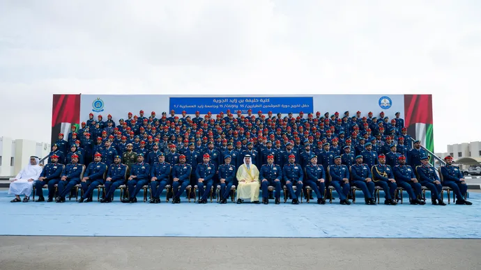 هزاع بن زايد يشهد حفل تخريج كلية خليفة بن زايد الجوية