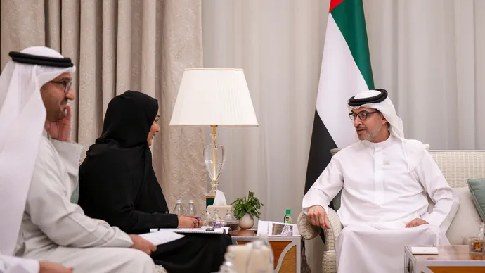 هزاع بن زايد يطّلع على جهود حماية موارد المياه الجوفية وتعزيز الأمن المائي في منطقة العين