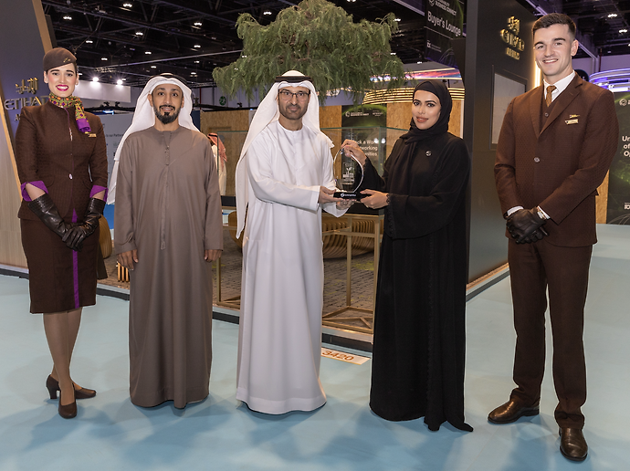 The Environment Agency – Abu Dhabi awards honorary Green Industries Environmental Label to Etihad Airways