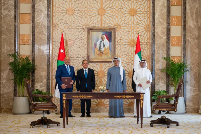 Mansour bin Zayed, Jordanian PM witness signing of agreement to develop railway network in Jordan, establish UAE–Jordan Railway Company
