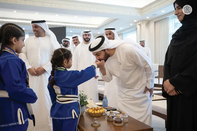 Hamdan bin Zayed receives Al Dhafra Region’s citizens and jiu-jitsu champions at Barzat Al Dhanna Palace