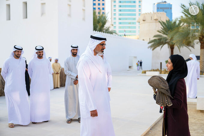 خالد بن محمد بن زايد يشهد جانباً من فعاليات مهرجان الحصن