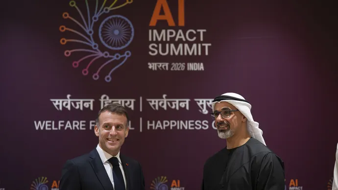 على هامش أعمال قمة تأثير الذكاء الاصطناعي.. ولي عهد أبوظبي والرئيس الفرنسي يبحثان آفاق تعزيز التعاون الثنائي