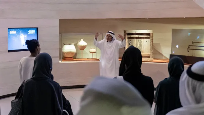متحف زايد الوطني يطلق برنامج التعليم والمشاركة المجتمعية لشهر مايو ويسلط الضوء على تاريخ الإمارات وتراثها
