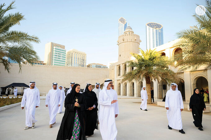 خالد بن محمد بن زايد يشهد جانباً من فعاليات مهرجان الحصن