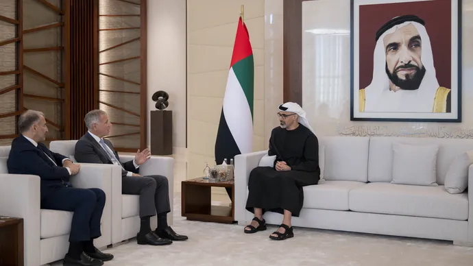 خالد بن محمد بن زايد يلتقي الرئيس التنفيذي لمجموعة "إتش إس بي سي"