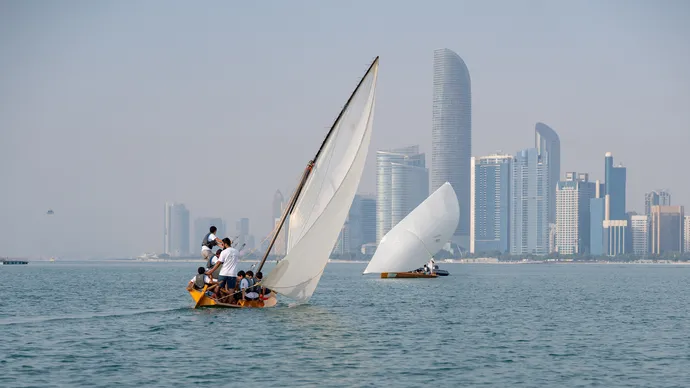 مجلس أبوظبي الرياضي وأكاديمية نادي أبوظبي للرياضات البحرية يطلقان البرنامج الصيفي نوخذة أبوظبي 2026