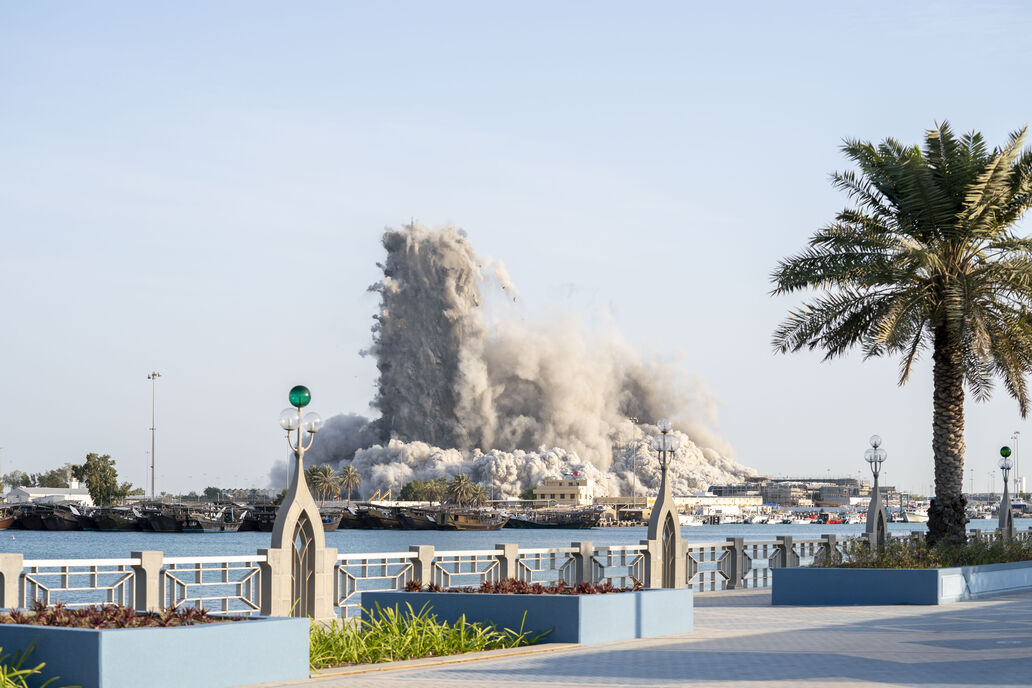 Demolition of Mina Plaza towers 6