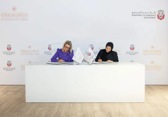 دائرة تنمية المجتمع – أبوظبي تتعاون مع مؤسسة الشيخ سعود بن صقر القاسمي لبحوث السياسة العامة في مجال البحوث الاجتماعية