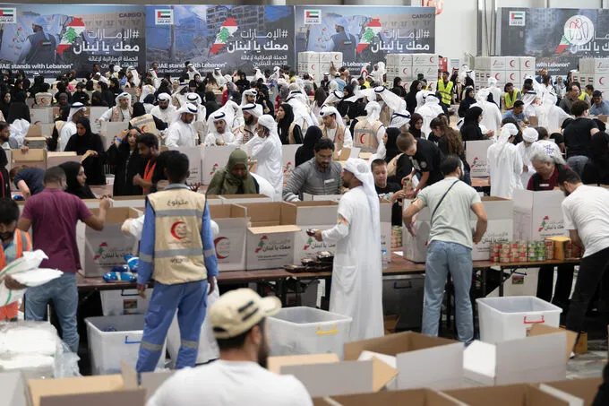 Hamdan bin Zayed participates in UAE stands with Lebanon humanitarian campaign efforts in Abu Dhabi