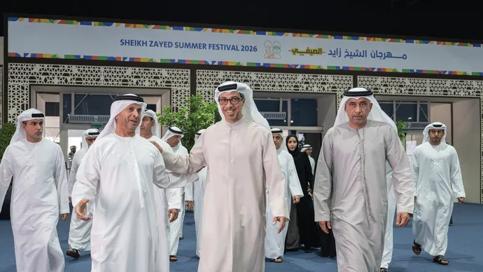 منصور بن زايد يزور مهرجان الشيخ زايد الصيفي ويلتقي بالفريق الاماراتي المشارك في المسابقة العالمية للمهارات