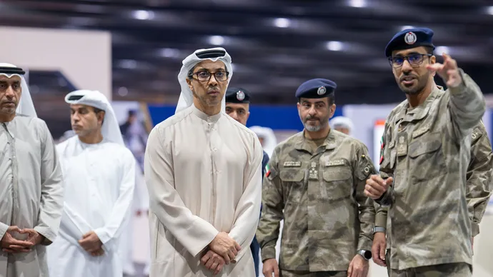 منصور بن زايد يطلع على برامج مجلس الأمن السيبراني وشرطة أبوظبي في مهرجان الشيخ زايد الصيفي