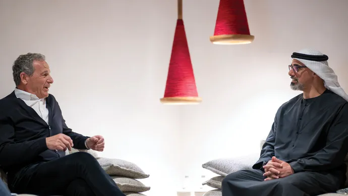 خالد بن محمد بن زايد يلتقي وفداً من الإدارة التنفيذية لشركة "والت ديزني"