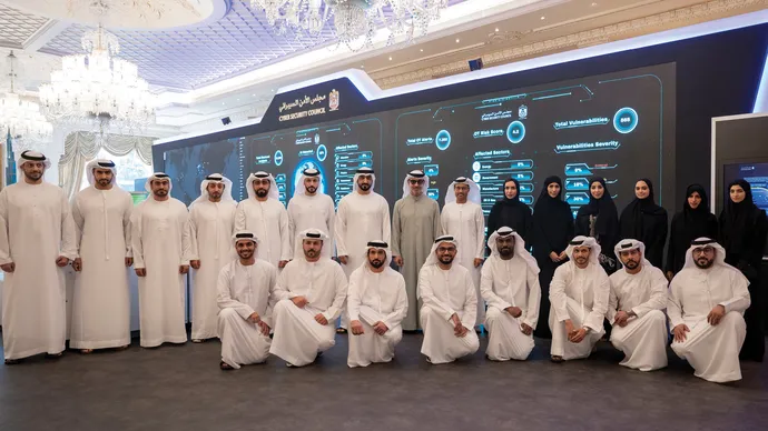 هزاع بن زايد يستقبل وفداً من مجلس الأمن السيبراني لحكومة دولة الإمارات