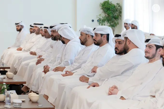 هزاع بن زايد يقوم بجولة تفقُّدية في الشويب ويلتقي أهالي المنطقة