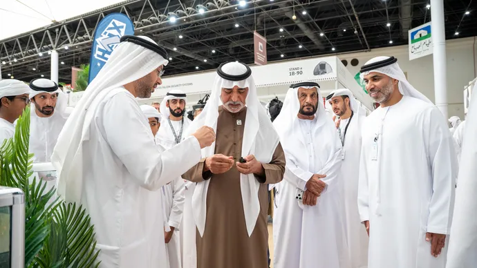 نهيان بن مبارك يزور المعرض الدولي للصيد والفروسية - العين