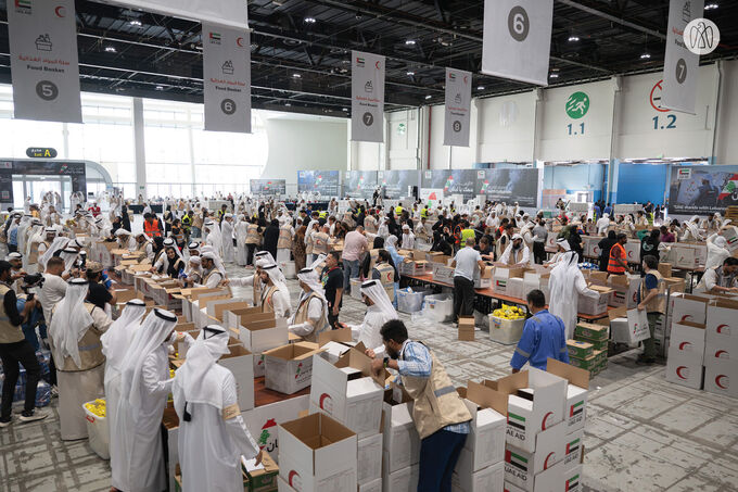 Hamdan bin Zayed participates in UAE stands with Lebanon humanitarian campaign efforts in Abu Dhabi