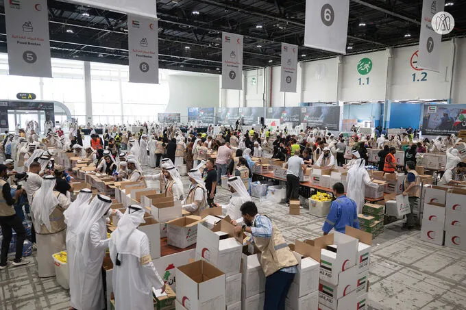Hamdan bin Zayed participates in UAE stands with Lebanon humanitarian campaign efforts in Abu Dhabi