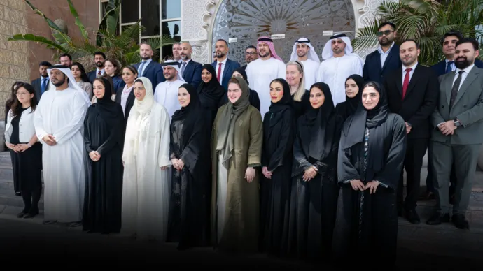 Shamma bint Sultan bin Khalifa receives Department of Government Enablement – Abu Dhabi’s Tomouh team