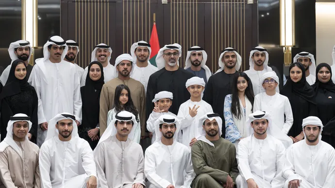 ولي عهد أبوظبي يلتقي طلبة الإمارات الدارسين في العاصمة الصينية بكين