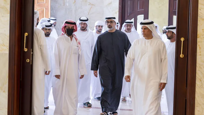 خالد بن محمد بن زايد  يُقدم واجب العزاء في وفاة المغفور لها ميرة بنت راشد المزروعي