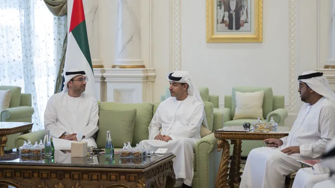 هزاع بن زايد يستقبل وفداً من شركة &quot;قطارات الاتحاد&quot; للاطلاع على مستجدات مشروع شبكة السكك الحديدية الوطنية في منطقة العين