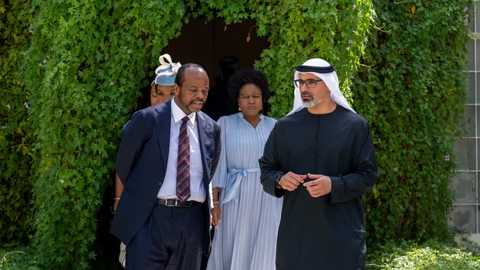 خالد بن محمد بن زايد يبحث مع ملك مملكة إسواتيني سُبل تعزيز التعاون الثنائي
