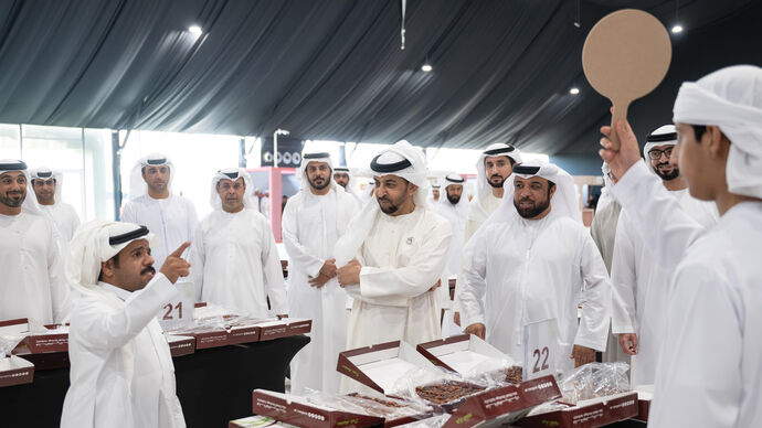 حمدان بن زايد يزور الدورة الثالثة من مهرجان ومزاد ليوا للتمور