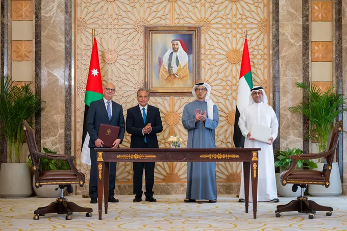 Mansour bin Zayed, Jordanian PM witness signing of agreement to develop railway network in Jordan, establish UAE–Jordan Railway Company