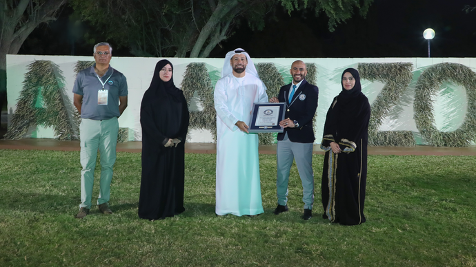حديقة الحيوانات بالعين تدخل موسوعة غينيس للأرقام القياسية بأكبر جملة مصنوعة من سعف النخيل