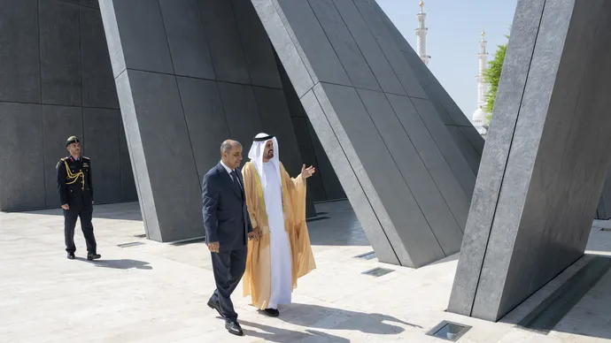 Theyab bin Mohamed bin Zayed receives Yemeni Prime Minister at Wahat Al Karama