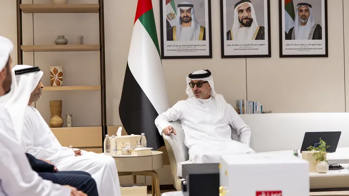 هزاع بن زايد يطّلع على البرامج البحثية والمبادرات العلمية لجامعة خليفة في منطقة العين