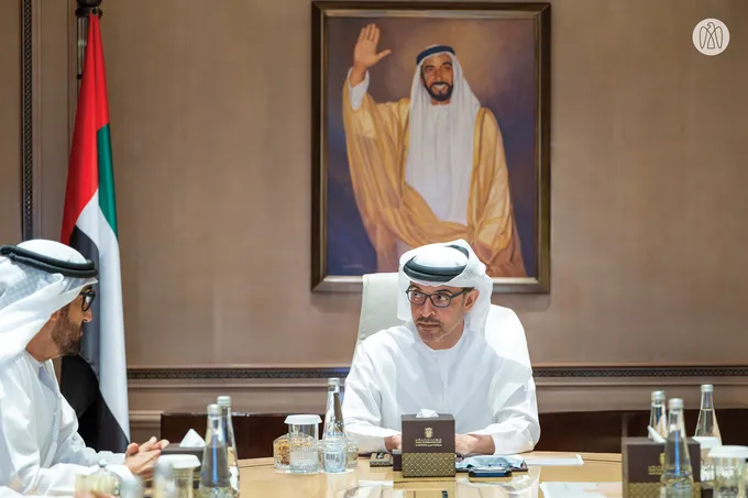 Hazza bin Zayed receives delegation from Abu Dhabi Heritage Authority and reviews strategic projects and initiatives in Al Ain Region