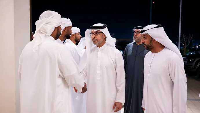 هزاع بن زايد يقدِّم واجب العزاء في شهيد الوطن والواجب سعيد راشد البلوشي