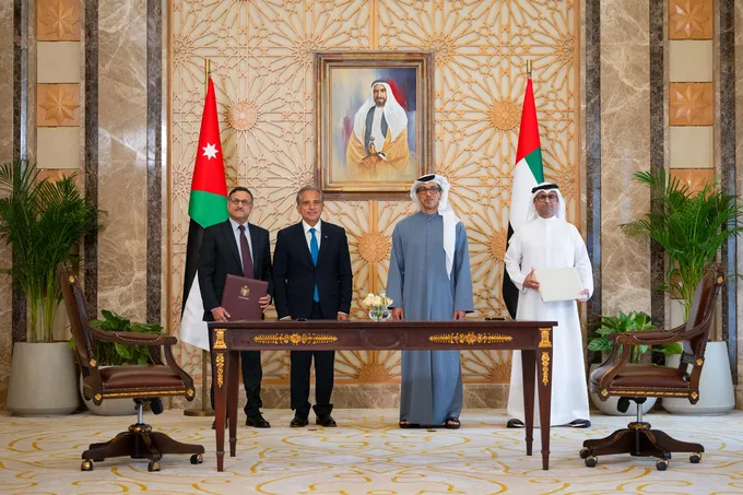 Mansour bin Zayed, Jordanian PM witness signing of agreement to develop railway network in Jordan, establish UAE–Jordan Railway Company