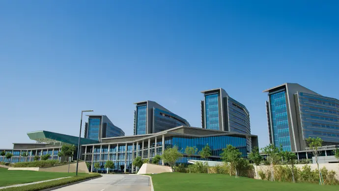 مدينة الشيخ شخبوط الطبية تبرم اتفاقيات تعاون في قطاعات عدة ضمن مجالات التعليم والاستدامة وتطوير البرامج السريرية