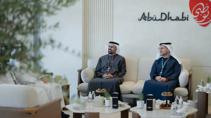 ذياب بن محمد بن زايد يشهد فعاليات اليوم الختامي للنسخة الـ17 من سباق جائزة الاتحاد للطيران الكبرى للفورمولا 1