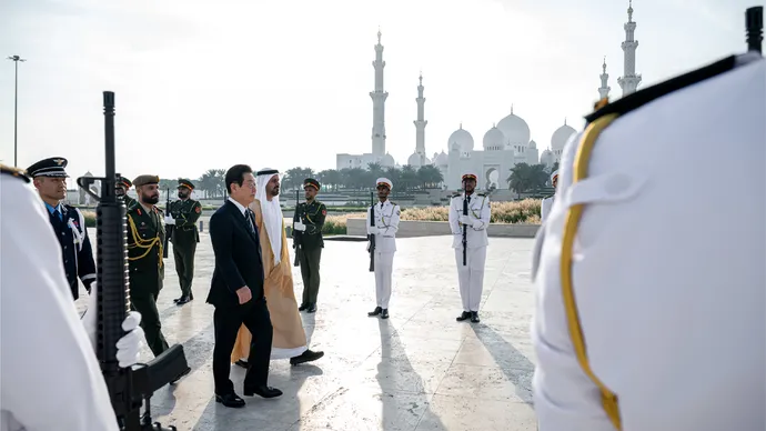 Theyab bin Mohamed bin Zayed receives Korean President at Wahat Al Karama