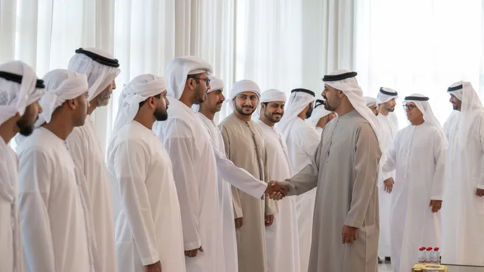 ذياب بن محمد بن زايد يقدِّم واجب العزاء في وفاة عبدالعزيز محمد بلحيف النعيمي