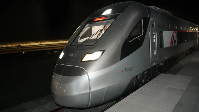 بالتنسيق مع مركز إدارة الطوارئ والأزمات والكوارث لإمارة أبوظبي وتحت إشرافه.. قطارات الاتحاد تنقل أكثر من 350 راكباً عبر مسار الغويفات – الفاية في تشغيل استثنائي