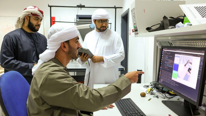 جامعة خليفة للعلوم والتكنولوجيا و«سلال» تتعاونان لإنشاء مركز التميز في الروبوتات والأتمتة الزراعية