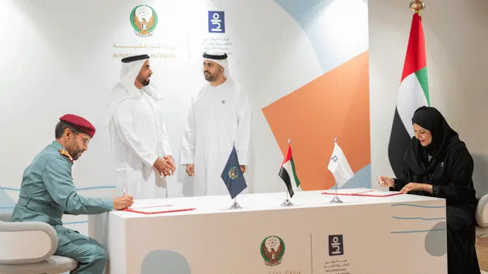 سيف بن زايد وذياب بن محمد بن زايد يشهدان توقيع اتفاقية بين وزارة الداخلية وهيئة أبوظبي للطفولة المبكرة
