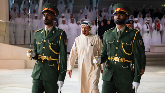 حاكم عجمان يشهد مراسم يوم الشهيد في واحة الكرامة في أبوظبي ويكرم عدداً من أسر الشهداء