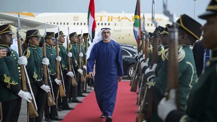 ولي عهد أبوظبي  يغادر جنوب إفريقيا بعد مشاركته في أعمال قمة مجموعة العشرين