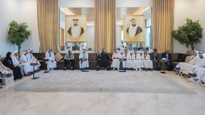 نهيان بن زايد يكرِّم عدداً من المواطنين والمقيمين في دولة الإمارات على أدائهم المتميز في ماراثونَي بوسطن ولندن