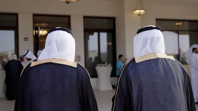 Mohammed bin Hamdan bin Zayed attends group wedding of 375 Emirati grooms